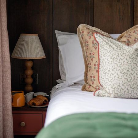 Worplesdon Place Hotel ギルフォード エクステリア 写真