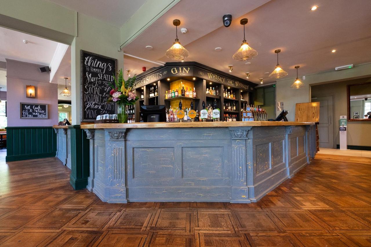 Worplesdon Place Hotel ギルフォード エクステリア 写真