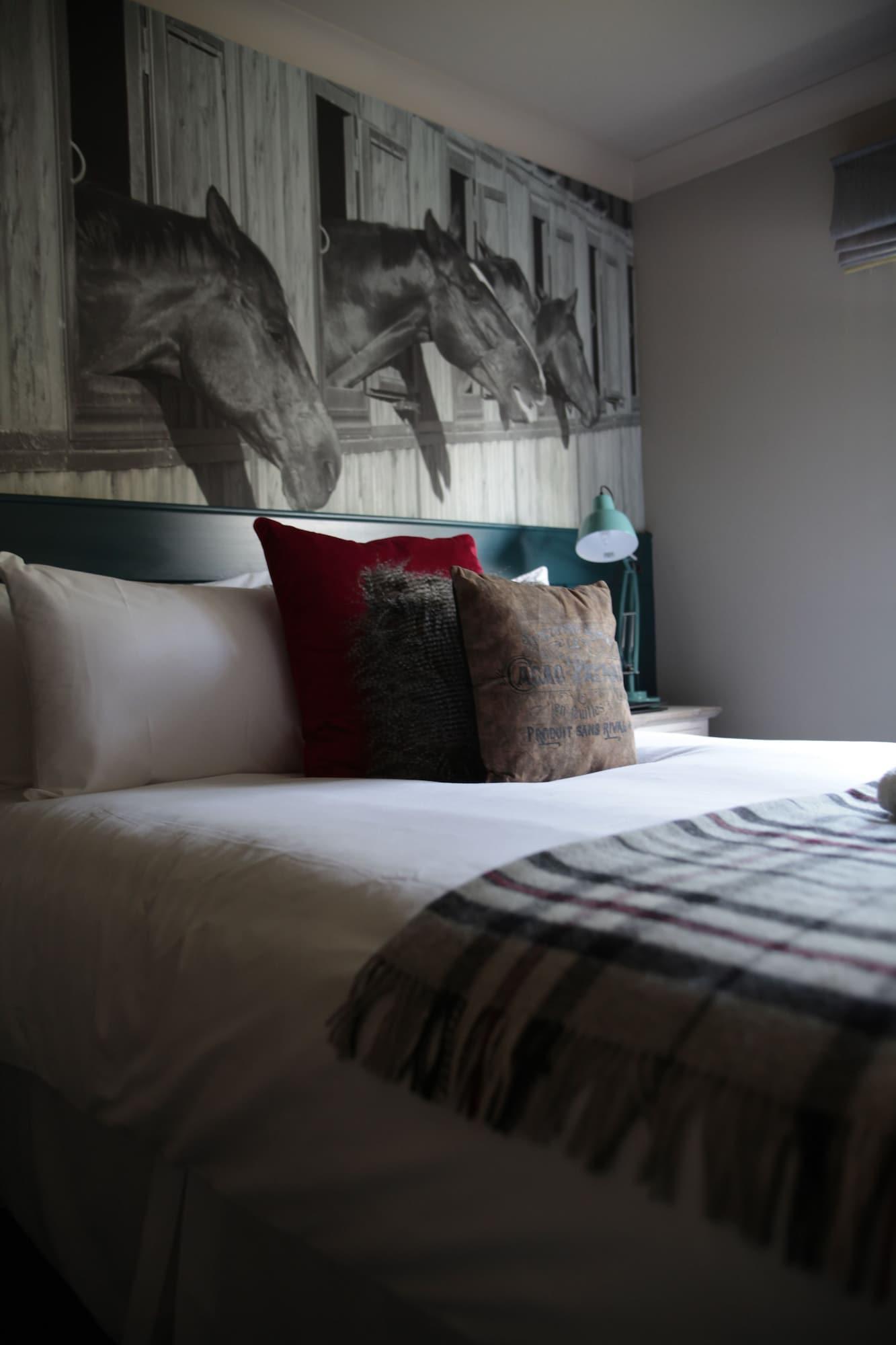 Worplesdon Place Hotel ギルフォード エクステリア 写真