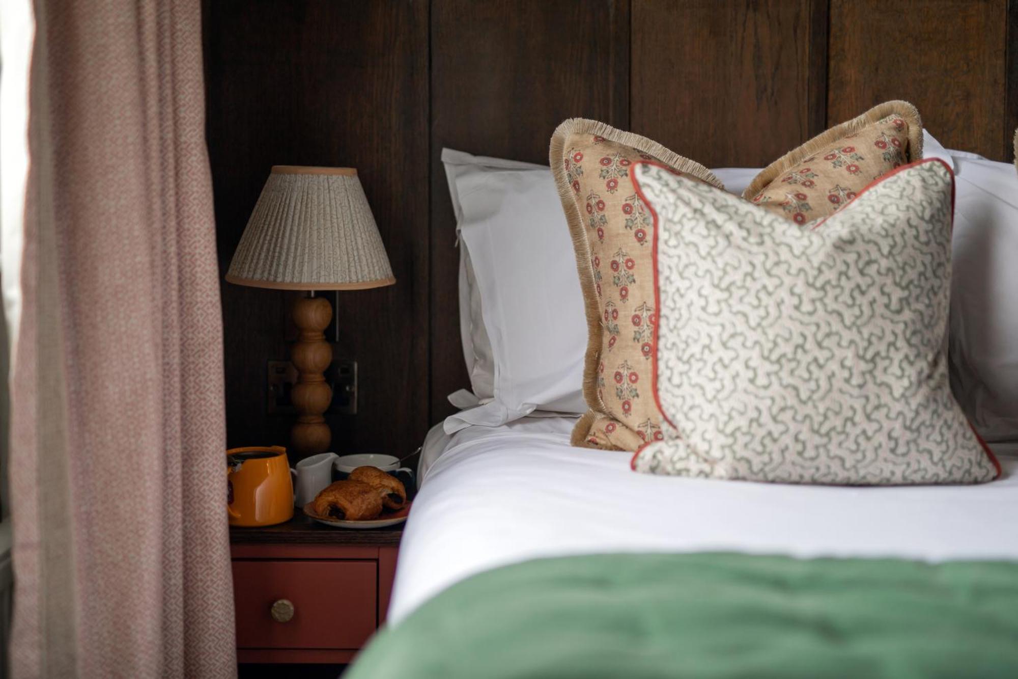 Worplesdon Place Hotel ギルフォード エクステリア 写真