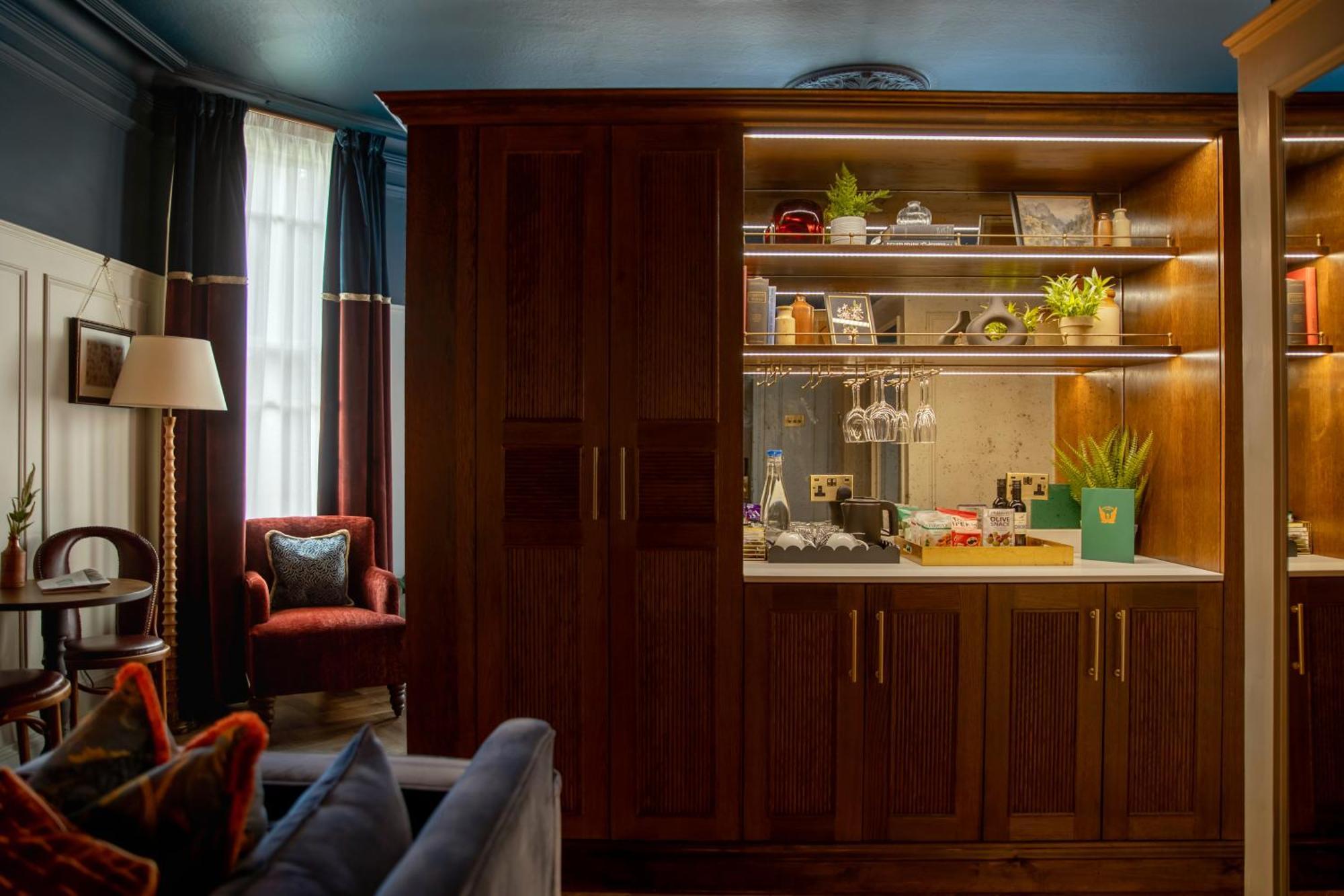Worplesdon Place Hotel ギルフォード エクステリア 写真
