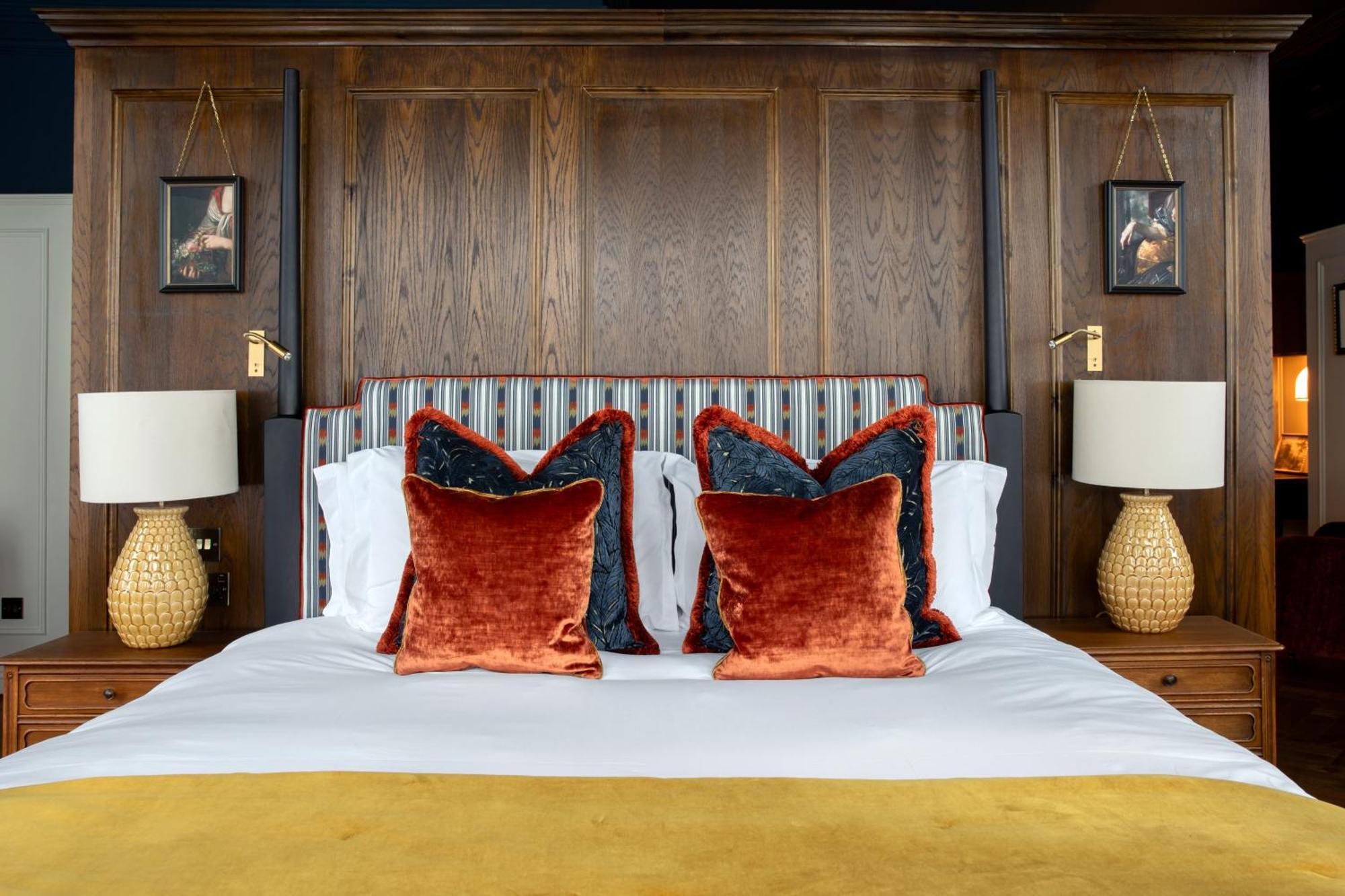 Worplesdon Place Hotel ギルフォード エクステリア 写真