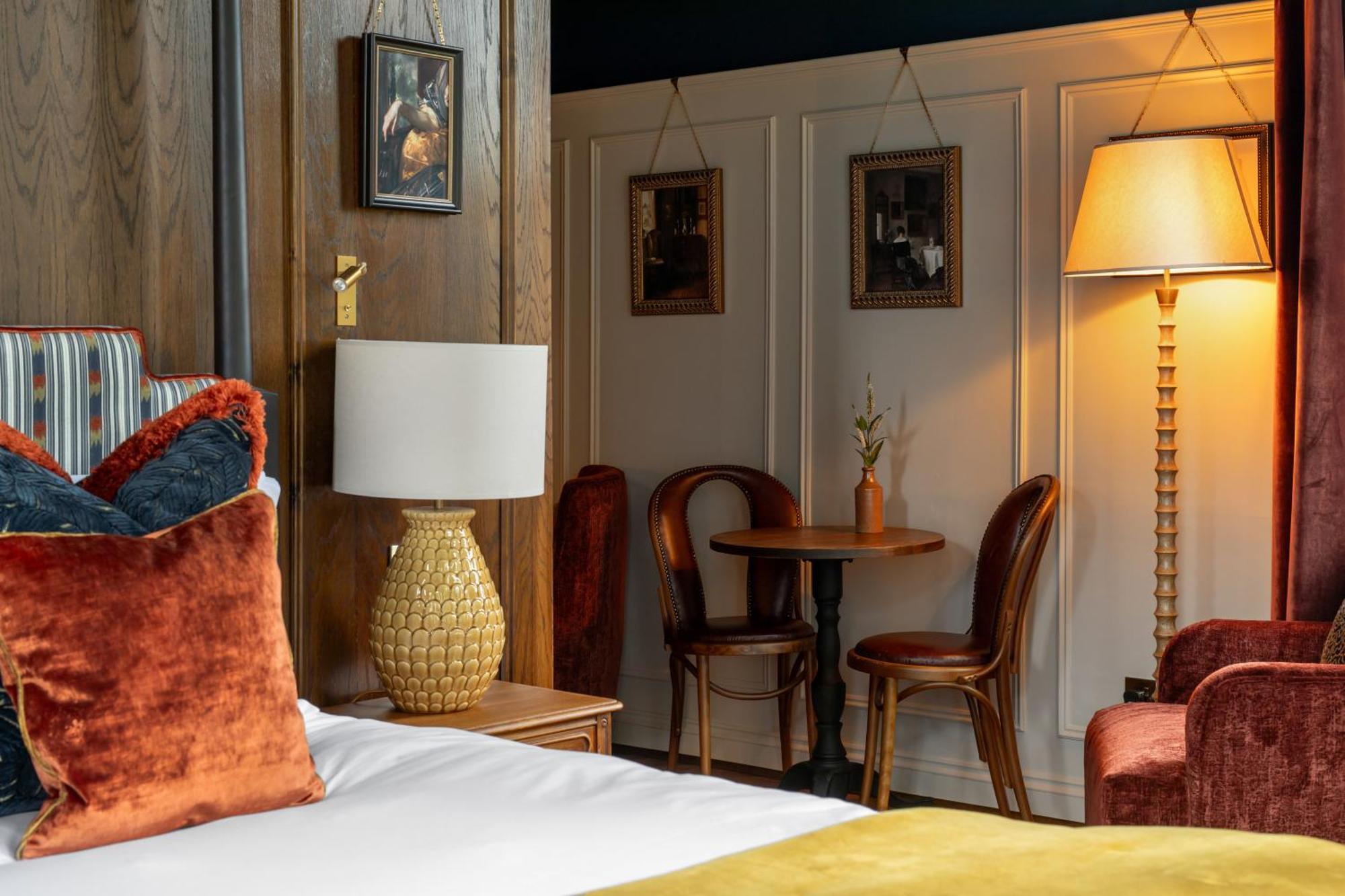 Worplesdon Place Hotel ギルフォード エクステリア 写真