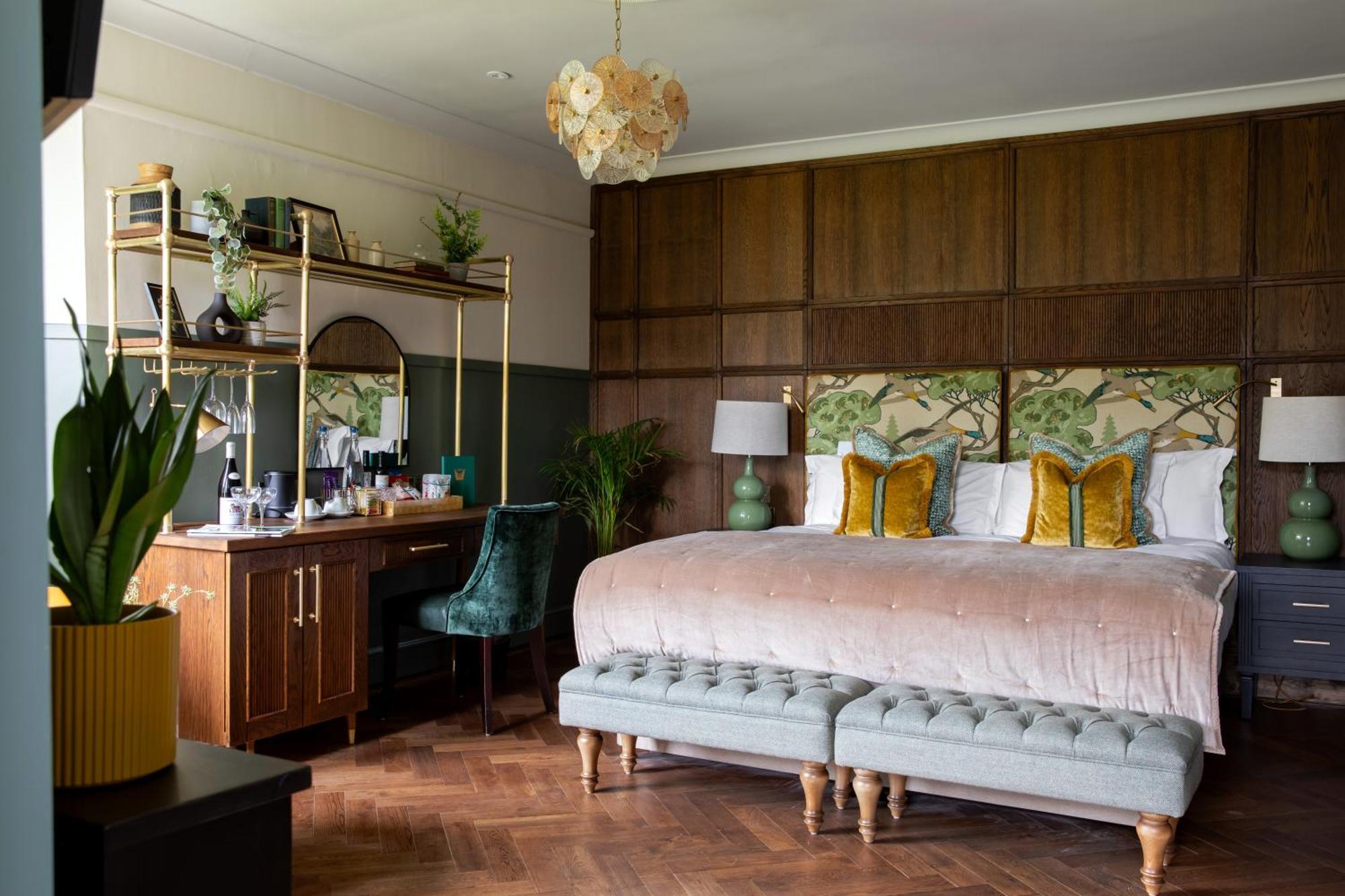 Worplesdon Place Hotel ギルフォード エクステリア 写真