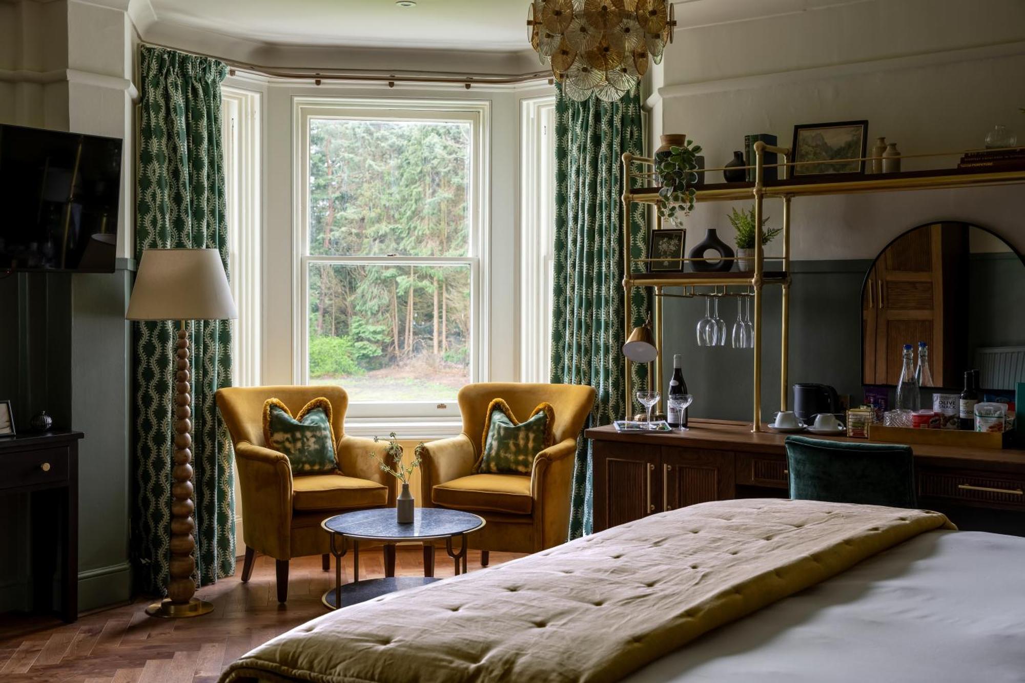 Worplesdon Place Hotel ギルフォード エクステリア 写真