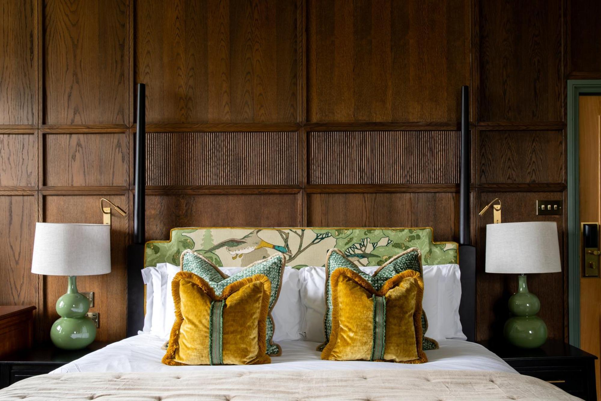 Worplesdon Place Hotel ギルフォード エクステリア 写真