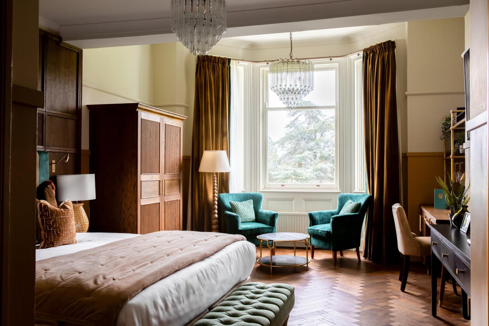 Worplesdon Place Hotel ギルフォード エクステリア 写真