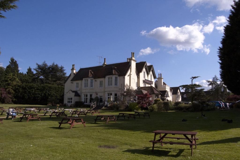 Worplesdon Place Hotel ギルフォード エクステリア 写真